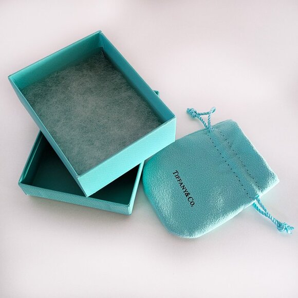 New Tiffany & Co. Jewelry Box, Dust Pouch and Gift Bag - Picture 5 of 10